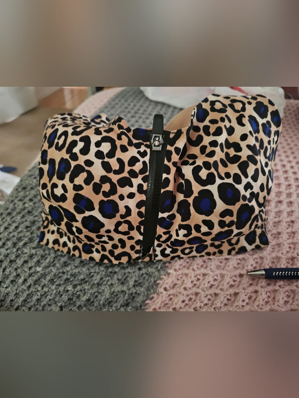 4 VS Sports Bras
